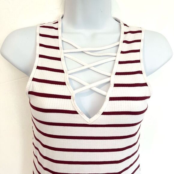 🔥4/$25 Rue 21 Junior’s Striped Tank Top Criss Cross Front White Burgundy Small - Picture 2 of 6